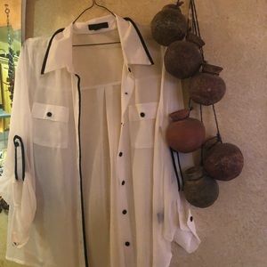 WHITE & BLACK BUTTON DOWN